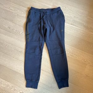 Nike men’s navy tech fleece pants in size Medium
